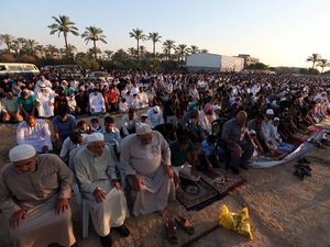 Potret Warga Palestina Salat Idul Fitri di Selatan Jalur Gaza