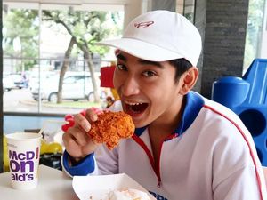 Tampannya Bio One Saat Ngopi dan Makan Bareng Anya Geraldine