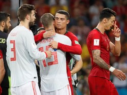Portugal dan Spanyol pun harus puas dengan raihan satu angka. Mereka kalah dari Iran yang memetik kemenangan 1-0 atas Maroko. (Foto: Francois Lenoir/Reuters)
