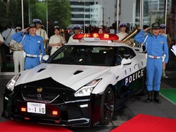 Warga Jepang Sumbangkan Nissan GT-R untuk Polisi