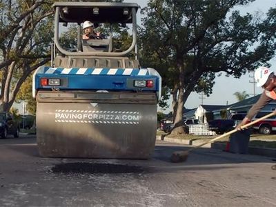 Cara Unik Perbaiki Jalan Rusak di AS