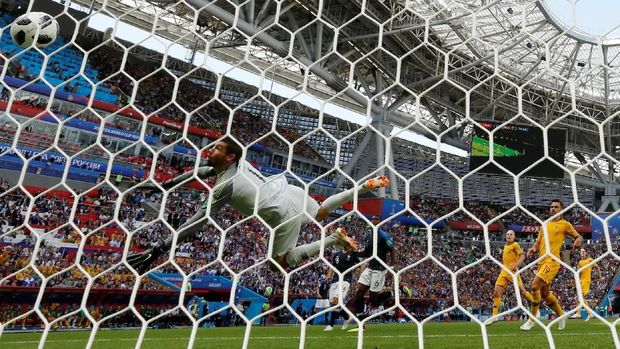 Gawang Australia yang dibobol oleh Paul Pogba dalam pertandingan melawan Prancis, di Kazan Arena, Kazan, Rusia, 16 Juni.