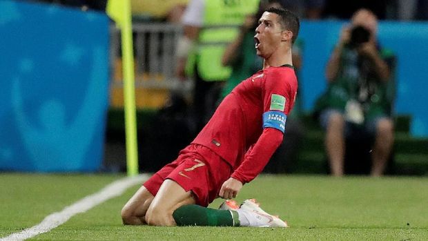 Cristiano Ronaldo mencetak hattrick ke gawang Spanyol.