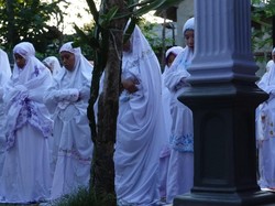 Jemaah Aboge Laksanakan Salat Id Hari Ini