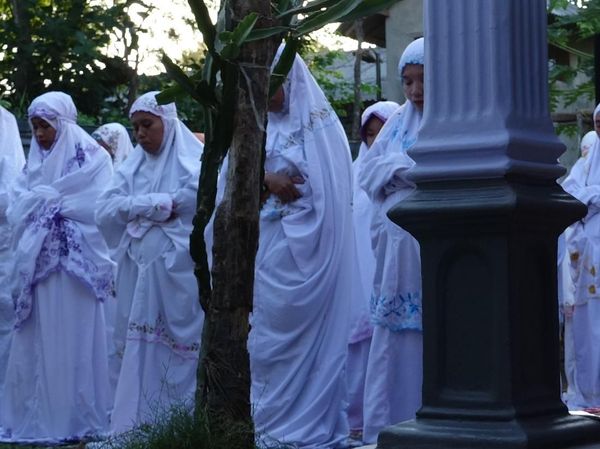 Momen Jemaah Aboge Salat Idul Fitri Hari Ini