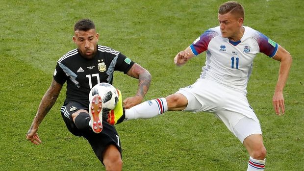 Alfred Finnbogason menjadi penyerang tunggal di timnas Islandia saat melawan Argentina.