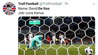 Selain Rob Green, De Gea juga dianggap meniru aksi blunder kiper Liverpool Loris Karius di final Liga Champions lalu. Ketika itu, Karius bahkan membuat dua kali blunder, dengan yang kedua juga gagal menghalau bola masuk ke gawang meski posisinya sudah tepat. (Foto: Twitter @TrollFootball)