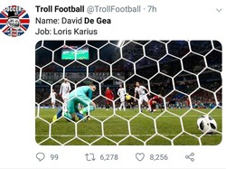 Selain Rob Green, De Gea juga dianggap meniru aksi blunder kiper Liverpool Loris Karius di final Liga Champions lalu. Ketika itu, Karius bahkan membuat dua kali blunder, dengan yang kedua juga gagal menghalau bola masuk ke gawang meski posisinya sudah tepat. (Foto: Twitter @TrollFootball)