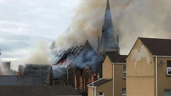 Foto: Gereja Terbakar di Newport Wales