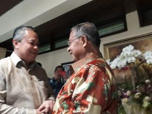 Gelar Open House, Rumah Dinas Darmin Kebanjiran Tamu