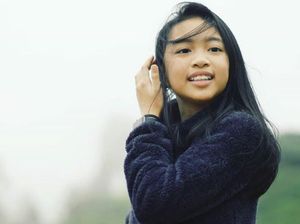 Keren Nih, Penyanyi Cilik Ini Pintar Atur Waktu Saat Main Gadget