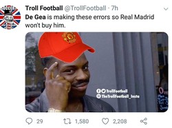 Ada juga anggapan De Gea sengaja membuat blunder agar Real Madrid, raksasa La Liga Spanyol, tidak jadi ingin mendatangkannya. (Foto: Twitter @TrollFootball)