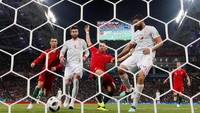 Sor kembali sama 2-2, setelah Diego Costa mencatatkan brace. Dia menyamar umpan sundulan Sergio Busquets pada menit ke-55. (Foto: Murad Sezer/Reuters)