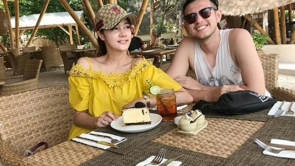 Begini Gaya Rifky Balweel Saat Kulineran hingga Lebaran