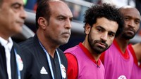 Mohamed Salah sempat dikabarkan sudah pulih dari cedera jelang laga dengan Uruguay di Grup A Piala Dunia 2018. Tapi ternyata dia tak masuk starting line   up. (REUTERS/Damir Sagolj)