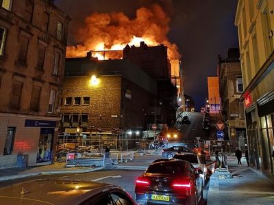 Foto: Kobaran Api yang Bakar Sekolah Seni Ternama di Glasgow