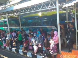 Hari Kedua Lebaran, Terminal Purabaya Masih Dipadati Pemudik