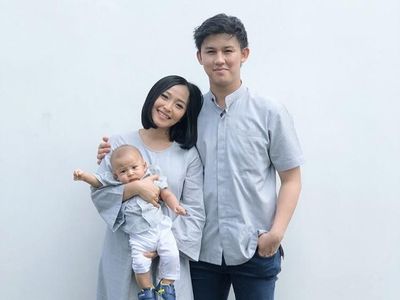 Lebaran Rinni Wulandari dan Jevin Julian Bersama Buah Hati