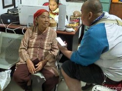 Kisah Haru Pertemuan Kasminah dan Anak di Stasiun Sukabumi