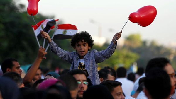 Foto: Khusyuknya Salat Id dari Mesir Hingga Somalia
