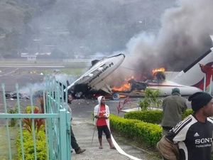 Kecewa Hasil Pemilu, Demonstran Bakar Pesawat di Papua Nugini