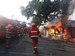 5 Kios di Samoja Bandung Ludes Terbakar