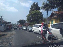 Jalur Selatan Garut Dipadati Kendaraan Wisatawan