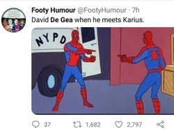Kalau De Gea dan Karius bertemu pasti akan saling tunjuk. (Foto: Twitter @FootyHumour)