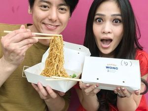 Roger Danuarta Habiskan Waktu Luang dengan Makan Bersama Keluarga dan Teman