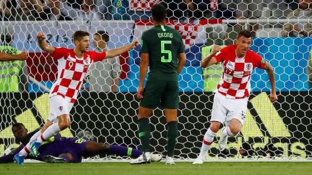 Mario Mandzukic memiliki andil dalam dua gol Kroasia ke gawang Nigeria.