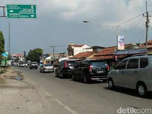 Ada Sejumlah Titik Kepadatan Arus Lalin di Banyumas Siang Ini Ada Sejumlah Titik Kepadatan Arus Lalin di Banyumas Siang Ini