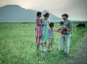 Mengintip Kompaknya Keluarga Widi Mulia dan Dwi Sasono