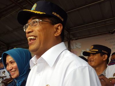 Foto: Menhub Dengarkan Keluhan Penumpang di Dermaga Kali Adem