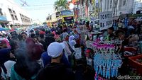 PKL Penuhi Pedestrian di Kota Tua, Pejalan Kaki Baper