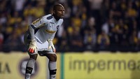 Jefferson menjadi kiper Brasil saat beruji coba dengan Argentina pada 2014. Tim Samba menang 2-0 dan Messi gagal penalti. (Foto: Ryan Pierse/Getty Images)