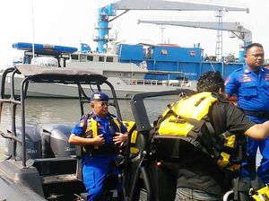 Mencari Buaya di Tanjung Priok Mencari Buaya di Tanjung Priok