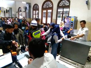 Lebaran Ketiga, Ini Jumlah Penumpang Stasiun Gubeng dan Pasar Turi