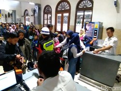 Lebaran Ketiga, Ini Jumlah Penumpang Stasiun Gubeng dan Pasar Turi