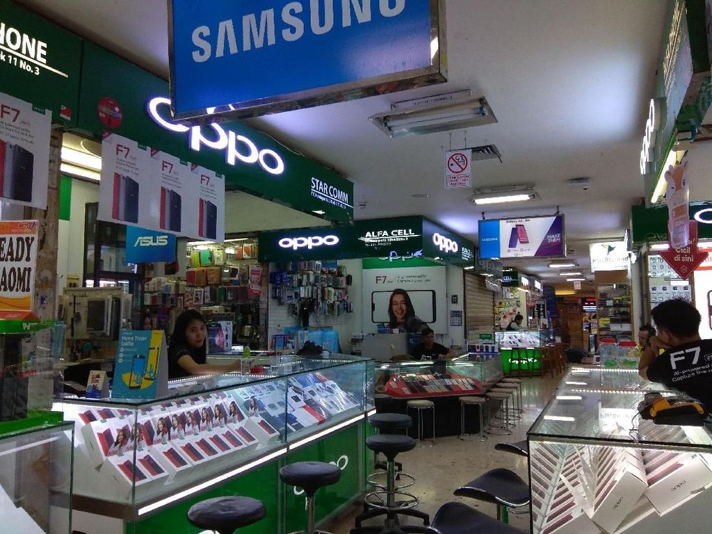 Penjualan Handphone di Toko Sepi, Apa Penyebabnya? Penjualan Handphone di Toko Sepi, Apa Penyebabnya?