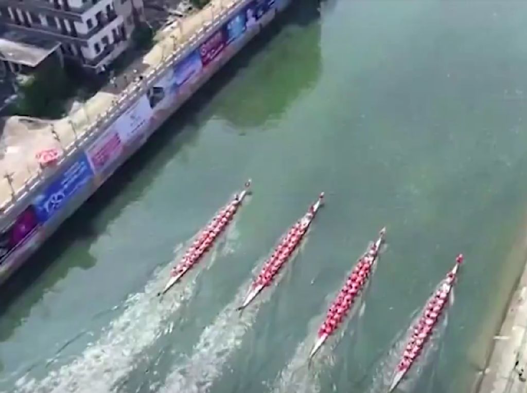 Beginilah Keseruan Lomba Perahu Naga Festival Duanwu di China Beginilah Keseruan Lomba Perahu Naga Festival Duanwu di China