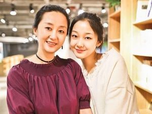 Fotonya Viral, Kecantikan Ibu Anak Ini Sering Dikira Kakak Adik