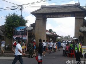 Libur Lebaran, Wisatawan Penuhi Desa Wisata Penglipuran Bali Libur Lebaran, Wisatawan Penuhi Desa Wisata Penglipuran Bali