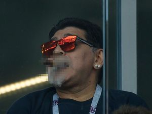 Maradona Ketahuan Merokok, Ini Waktu Maksimal Perokok Bisa Tahan Tidak Ngebul