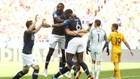 Prancis kembali memimpin dengan skor 2-1. Para pemain Les Blues girang pun bersukacita mengingat laga berjalan kurang dari sepuluh menit lagi bakal tuntas. (Foto: Robert Cianflone/Getty Images)