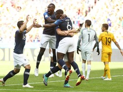 Prancis kembali memimpin dengan skor 2-1. Para pemain Les Blues girang pun bersukacita mengingat laga berjalan kurang dari sepuluh menit lagi bakal tuntas. (Foto: Robert Cianflone/Getty Images)