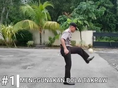 Semarakkan Piala Dunia 2018, Kapolres Dharmasraya Sumbar Latihan Kebugaran