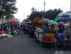 Melihat Semrawutnya PKL di Kota Tua yang Bikin Sandi Geregetan