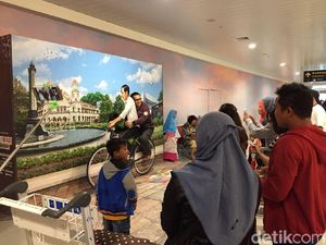 Foto Dibonceng Jokowi di Bandara Semarang Digemari Traveler