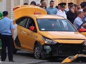 Taksi Tabrak Kerumunan Orang di Moskow, Fans Timnas Meksiko Terluka