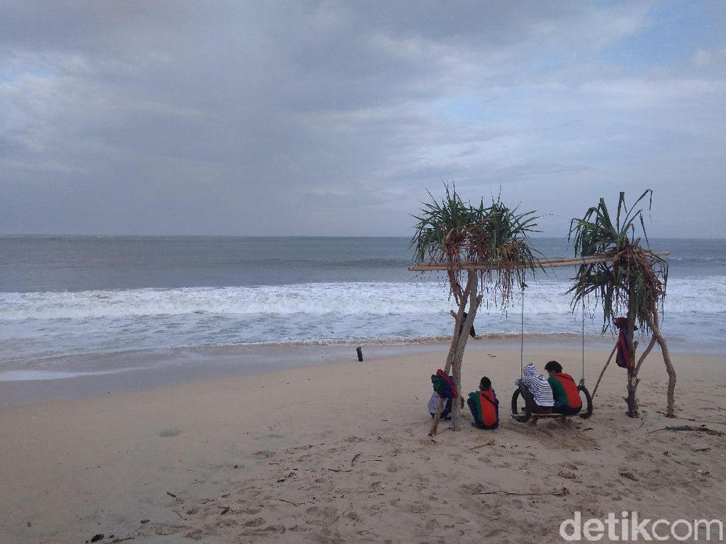 Pantai Santolo Garut Jadi Magnet Wisatawan Selama Libur Lebaran Pantai Santolo Garut Jadi Magnet Wisatawan Selama Libur Lebaran
